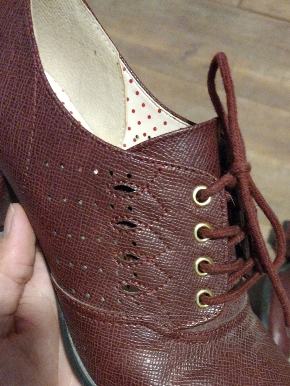 Women's Lace-Up Oxford Heels in Burgundy - Picture 4 of 6